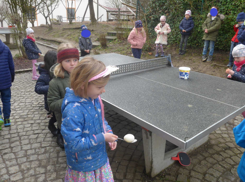 Kinder im Garten