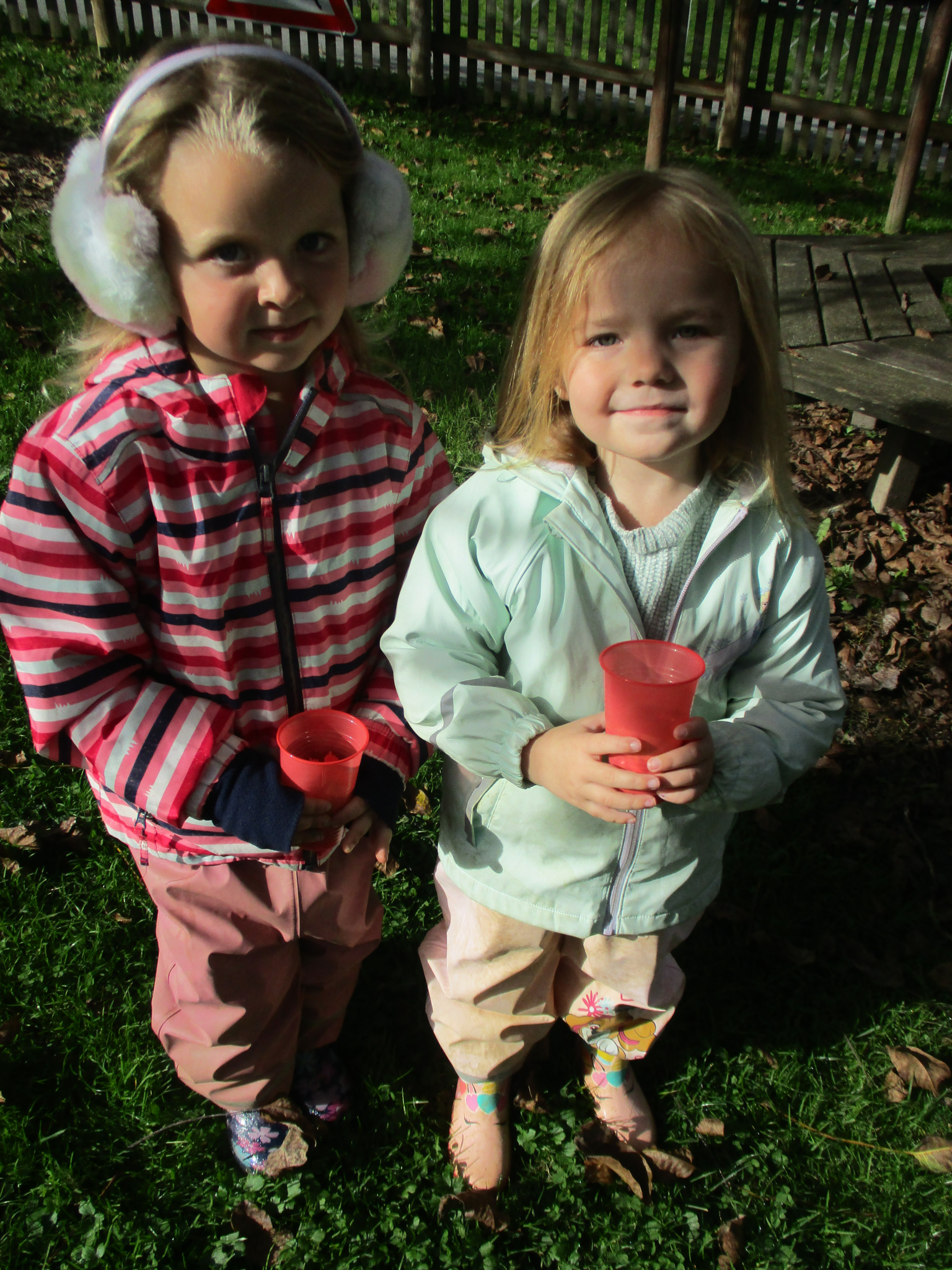 Kinder im Garten